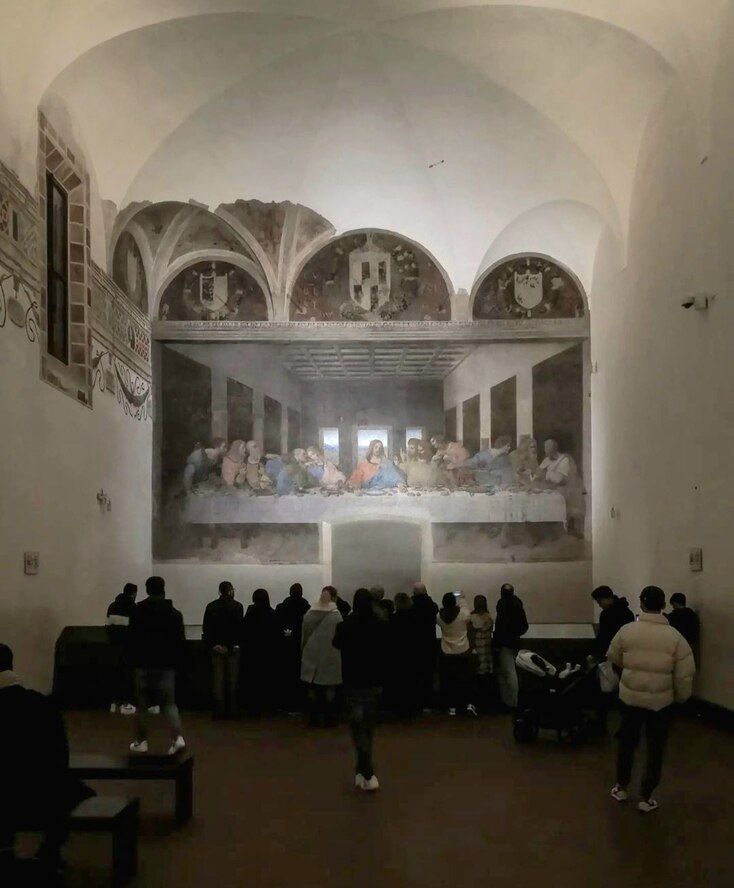 Visitantes accediendo al Cenacolo Vinciano para ver La Última Cena