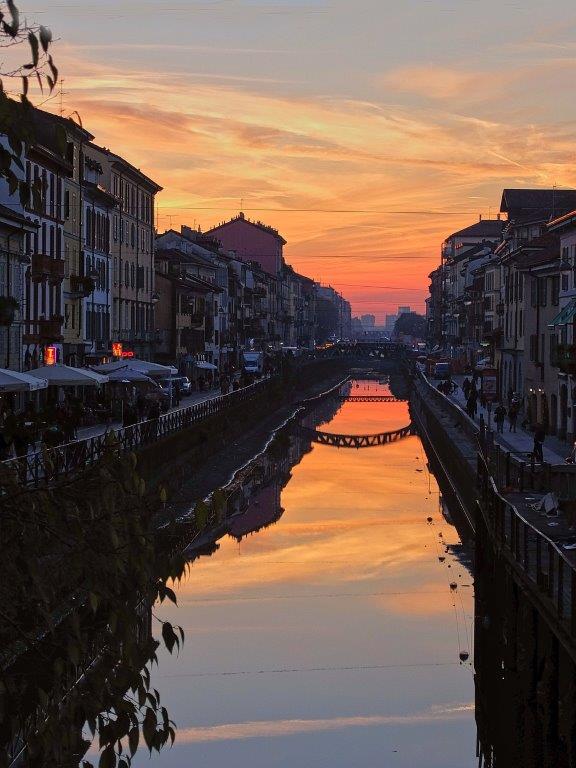 Mercado, antigüedades y tiendas vintage en Navigli, Milán
