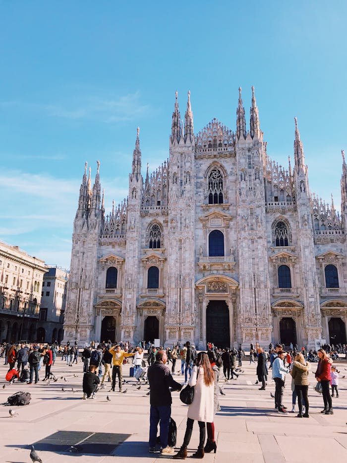Fachada del Duomo de Milán al atardecer